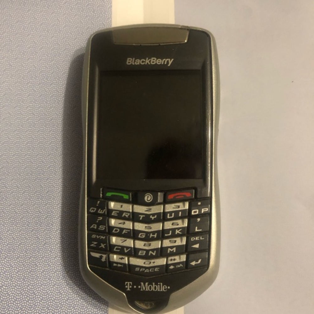 BlackBerry 7105t Gray/Silver T-Mobile Cell Phone Original w Holder Case